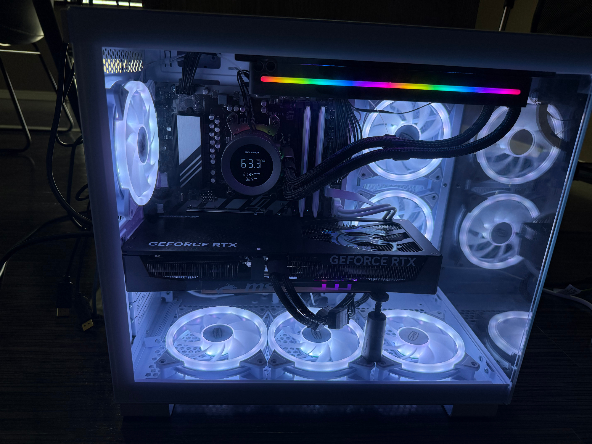 カスタムゲーミングPC内部